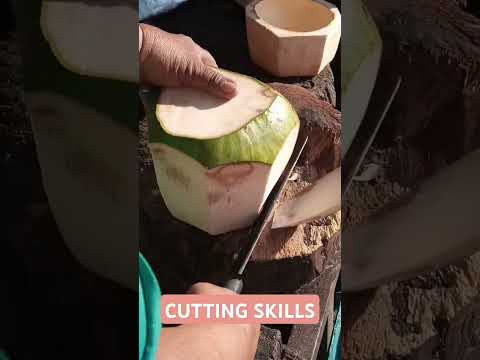 amazingly great coconut cutting skills Asmr #cuttingskills #streetfood #youtubeshorts @GatchieJr33