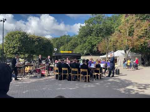 瑞典地鐵站外的樂團演奏｜A band performance outside the metro station