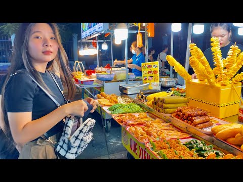 Vietnamese Street Food in Da Nang Night Market 🇻🇳 🍜🥘🥗