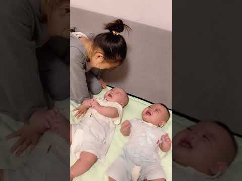 Twins cute 🥰 Babies laughing 🤣 #cute #babies #babyfun #shorts #love