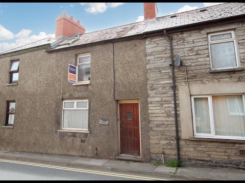 Property For Sale: Opportunity to buy a mid-terrace 1 bedroom cottage in the center of Cardigan town