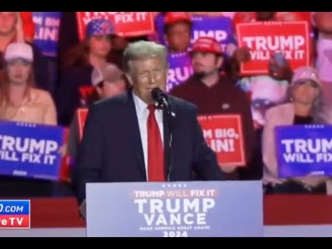 Trump’s OWN cameraman HUMILIATES him at his rally