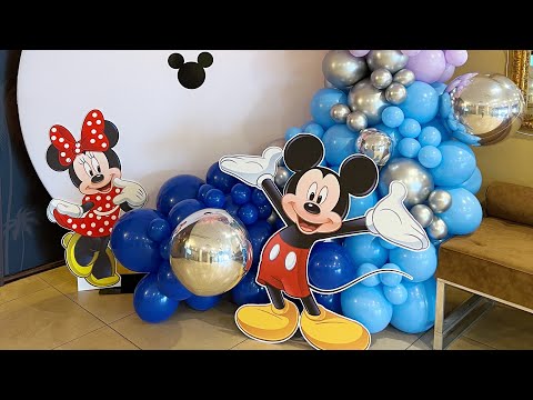 Round backdrop for Mickey and Mnnie Mouse Double Birthday party