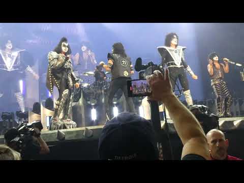 KISS 1st Encore  "Do You Love Me"  EOTRWT Little Caesars Arena  October 20, 2023