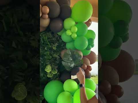 Dinosaur party decor | Grass wall