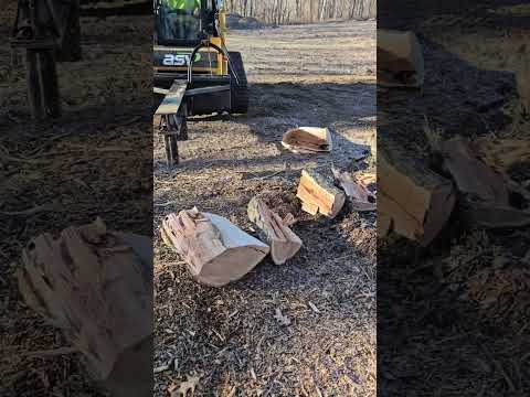 skidsteer mounted woodsplitter !!! #firewood #woodsplitter #skidsteerattachments