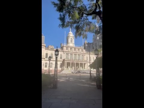 Relax in City Hall Park