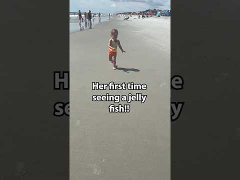 Baby Wren goes to the beach! Jelly fish spotting!! #summer #babies #vlog #beach