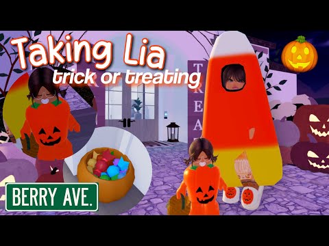 Taking Lia Trick or Treating! | Halloween Party | Roblox Berry Avenue Roleplay