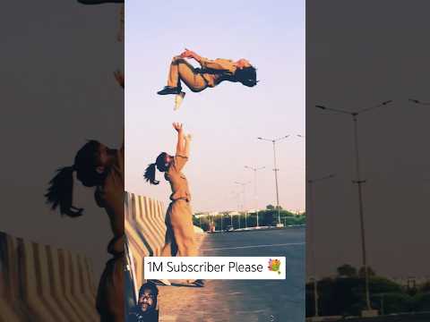 #video - ये पुलिस तो कमाल की हैं 😳😱 #shalukirar #ytshorts #stunt #flexibility #stuntwork #shorts