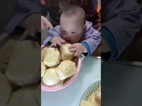 looking so hungry 😋 cute baby | can't wait to eat 🤣 #cute #baby #shorts  #babyfun #eat #food #viral