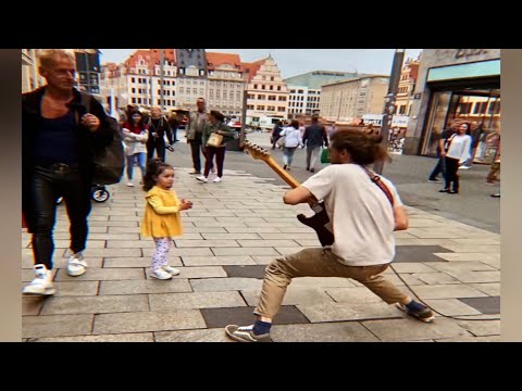 Cute Little kid dancing with Street Performer Borja Catanesi | Germany