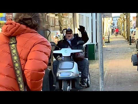 Busker Surprises Man in his Wheelchair - Amazing Reaction - Borja Catanesi