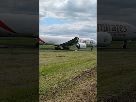 Emirates Sky Cargo Boeing 777-200F  Thundering down the Taxi Way!🇦🇪