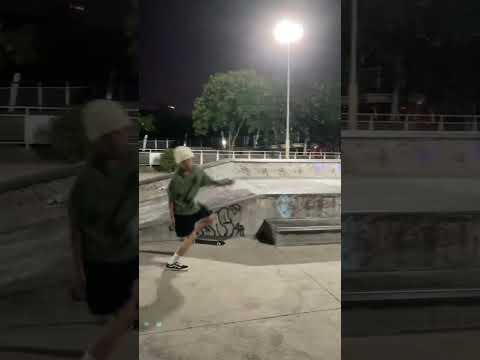 笨小孩 - Ledge Trick BS Tail slide