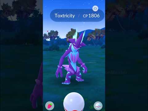 😳 Catching *NEW* TOXTRICITY (Low Key Form) in Pokemon GO.