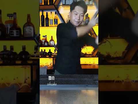 Best Bartender Mixing Cocktails Techniques #018 #shorts #cocktail #bartender #christmas #asmr