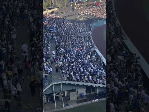 ASÍ ESTÁ EL AMBIENTE EN EL INICIO DE LA SERIE MUNDIAL EN LOS ÁNGELES