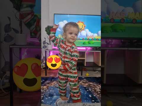 Adorable dancing baby girl😍🥰 #adorablebabymoments #dancinggirl #toddlers #babyshorts