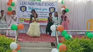 Dance by small cute girls #संदेशेआतेहै #independenceday #reels #trending#dance