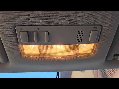 Skoda Octavia 2 Facelift - How to replace the bulbs in the front overhead interior map light