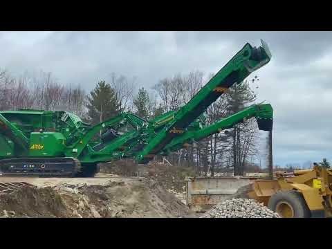 McCloskey I34R Impact Crusher in Recycled Concrete with Recirculating System