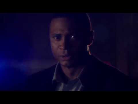 Arrow 1x11 - The Hood and Diggle Stop Ted Gaynor