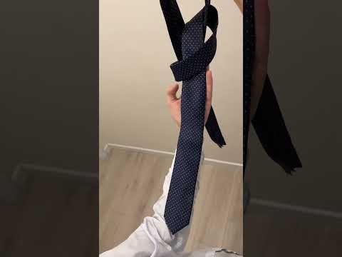 How to tie a tie in 30 seconds 😲😱 #shorts #tipsandtricks #foryou #lifehacks #tips #youtubeshorts