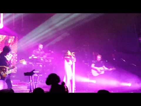 Marina and the Diamonds Primadonna (clip) 6/12/2015 London Palladium