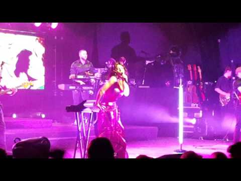 Marina and the Diamonds Hollywood (clip) 6/12/2015 London Palladium