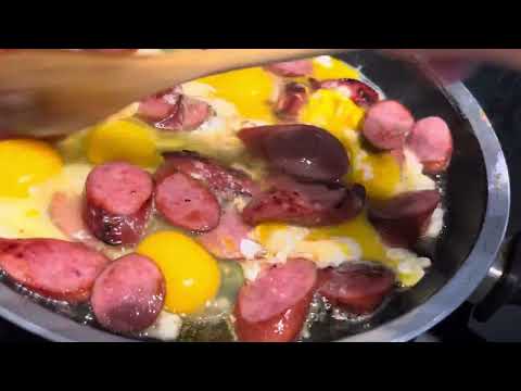 Morning breakfast for my 2 boys here in Austin , Texas big breakfast 🍳 sausage and eggs 🥚