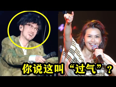 “过气歌手”开演唱会，以为自己不红了，没想到下一秒全体大合唱