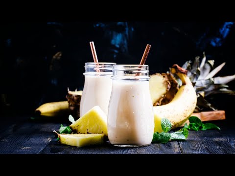 How to Make Pineapple and Banana Smoothie