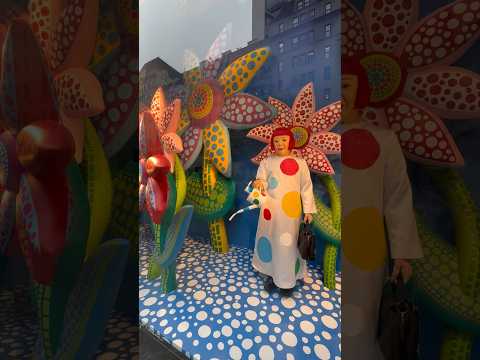 Louis Vuitton NYC! 🤹‍♀️Yayoi Kusama Robot at LV Window on Fifth Ave, 2023 #shorts #louisvuitton