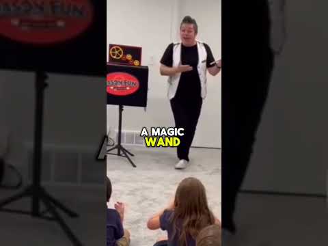 😆 HECKLED BY A KID 😆#heckler #heckled #kid #magicshow #whatamimissing #nopower #magic