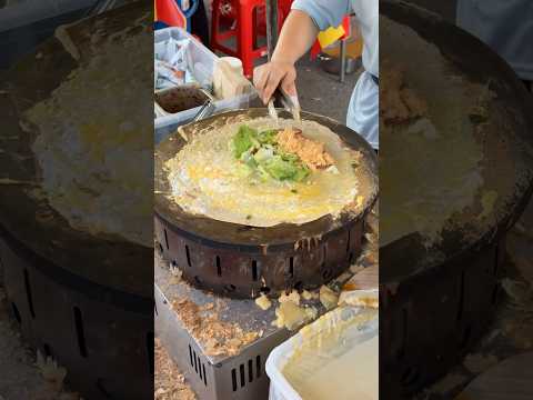 Chinese Traditional Crepe Jian Bing in Malaysia Night Market #shortsvideo