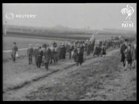 Grand National at Aintree: large crowds visit the course, inspect the jumps and speculate ...(1928)