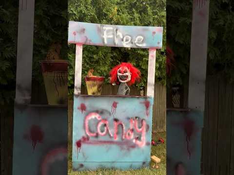 I just made this Free Candy Stand with the JUMPING CLOWN!!🍭 #halloween #diy #shorts