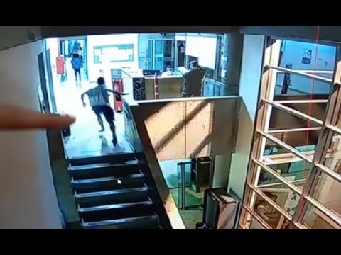 Man Has Epic Fail Trying to Escape Courthouse.