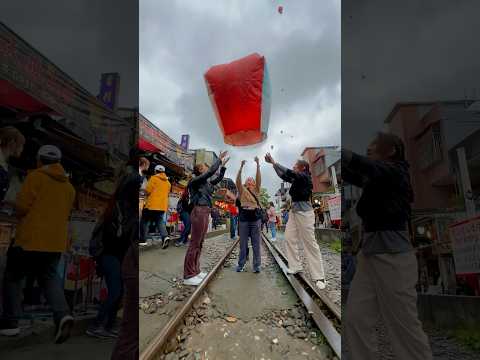 Sky lantern in Taiwan! #travel #taiwan #shifen #skylantern #lantern #asia #vlog