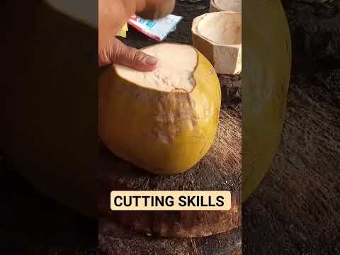 MASTER SKILLS FOR COCONUT CUTTING ASMR #satisfying #streetfood #youtubeshorts #Gatchie Jr