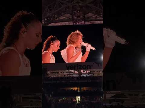 #TaylorSwift gets a helping hand from her #ErasTour dancers in Miami! 🫶 🎥: swiftiesforeternity