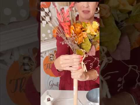 Let’s create a beautiful fall tree with a Dollar Tree plunger! Happy crafting!!🍁