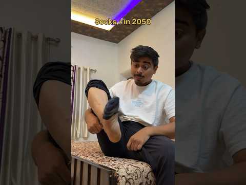 Future Me Kya Hoga?🤣 Socks 🧦 2000 vs 2050😂 #funnyshort #relatable #2000 #2050 #reality #socks