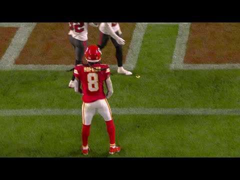 The Mahomes-Hopkins connections grows! Chiefs take the lead with this TD strike.