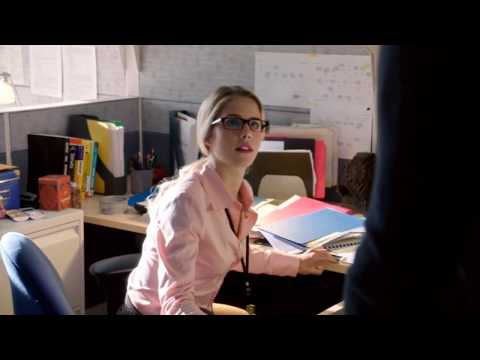 Arrow 1x03 - Felicity Smoak First Appearance