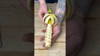 How to quickly and beautifully cut a banana 🍌 #shorts #foodie #cuttingfruit #cuttingskills