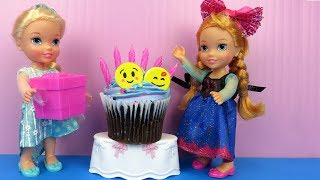 Little Anna's BIRTHDAY party ! Elsa and Anna toddlers party with guests - Pinata - Cake - Gifts