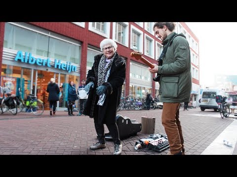 Grandma of 82 years old Dancing - Borja Catanesi