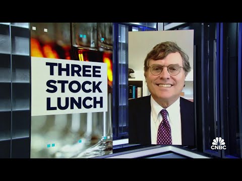 Three-Stock Lunch: Wynn Resorts, CNH Industrial, & Tapestry